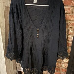 VENUS Black Top with Lace Detail